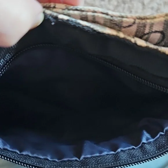 Kavu Mini Keeper Crossbody With Stripes and Circles - Picture 8 of 9